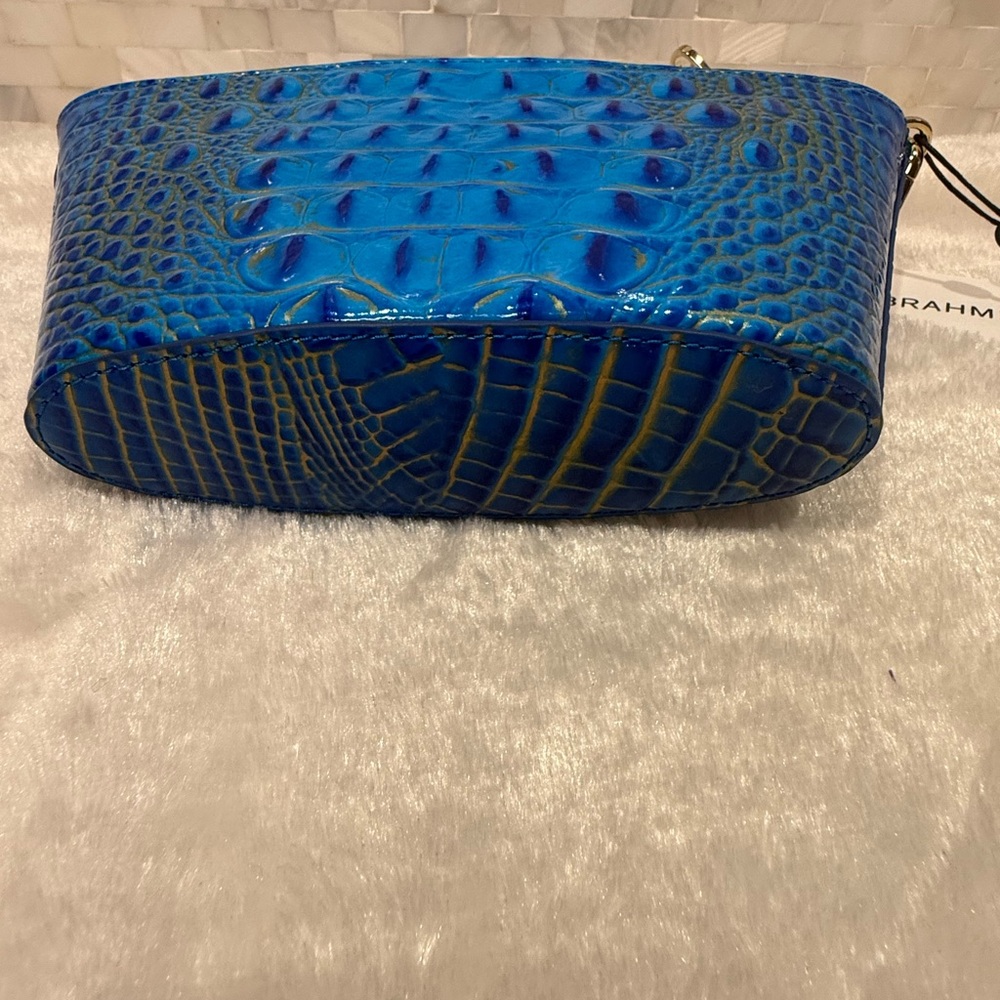NWT Brahmin Electric Indigo Ariana Vibrant Blue Embossed Wristlet - Picture 3 of 5